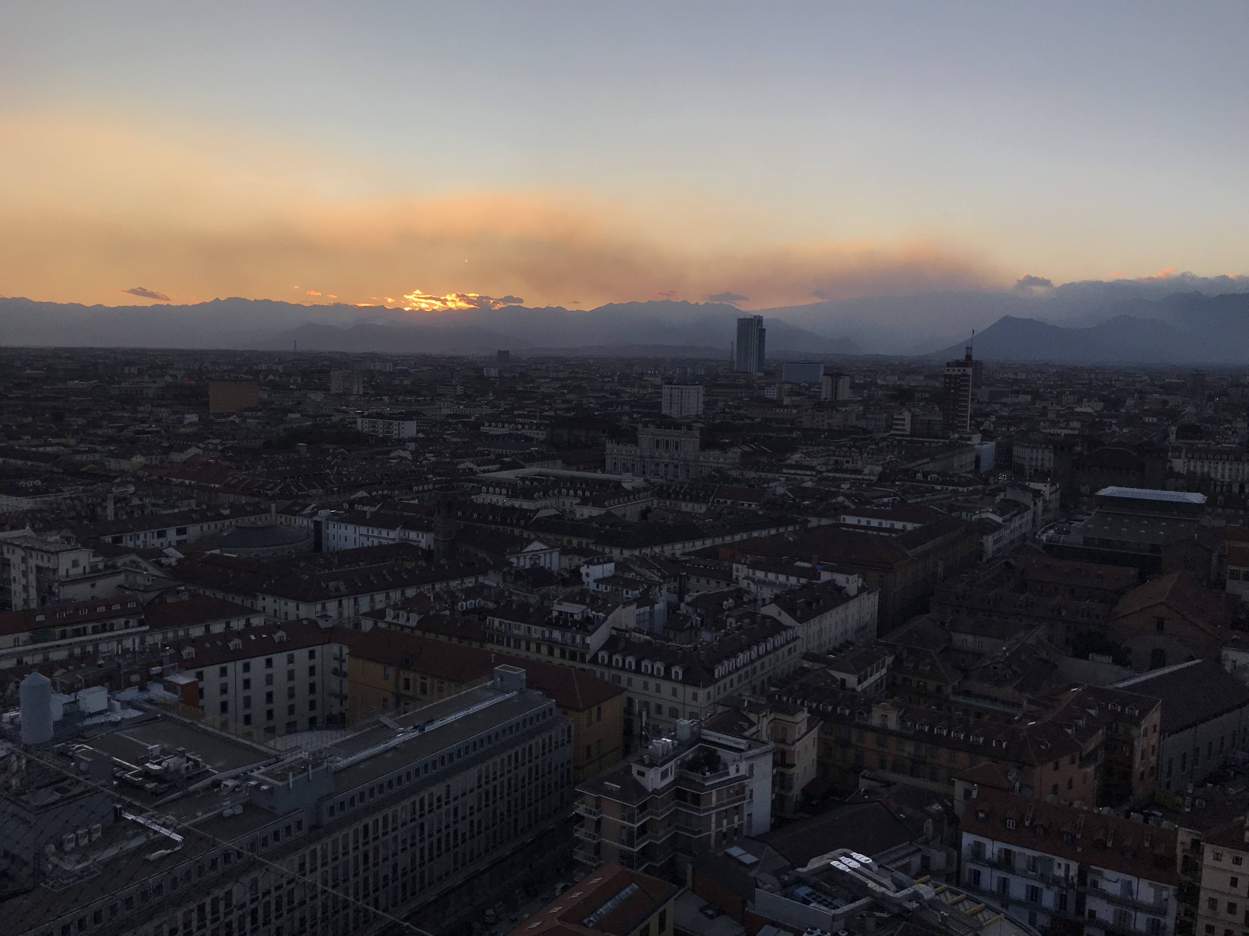 Fumo incendi su Torino